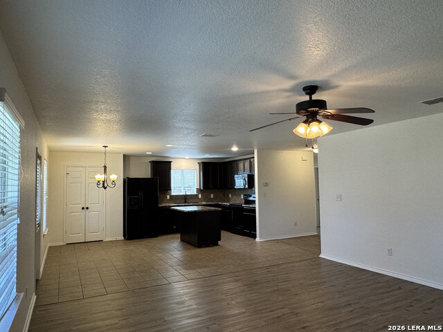 9022 Walking Crk Property Photo 12