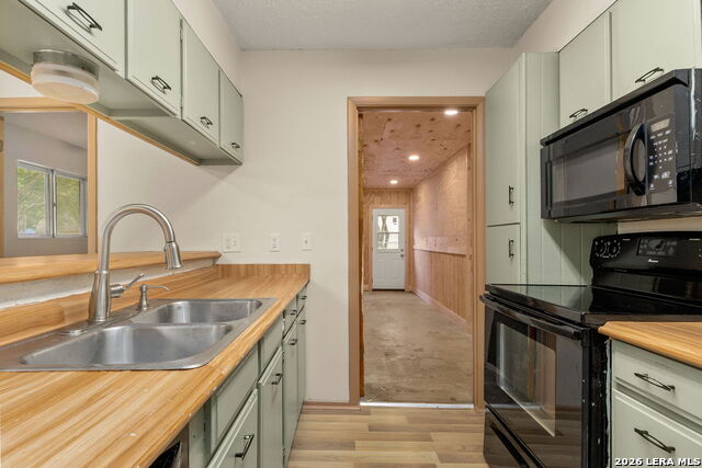 208 Brook St Property Photo 6