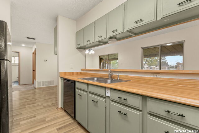 208 Brook St Property Photo 8
