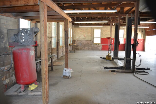 1220 Fredericksburg Rd Property Photo 9