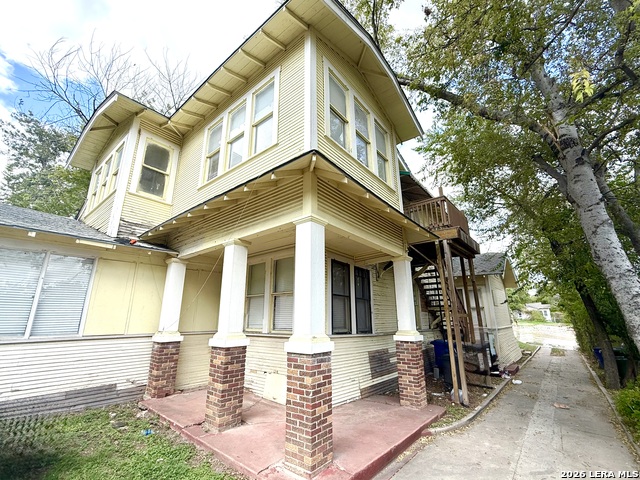 810 W Magnolia Property Photo 2