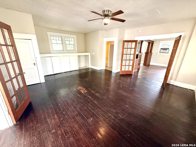 810 W Magnolia Property Photo 3