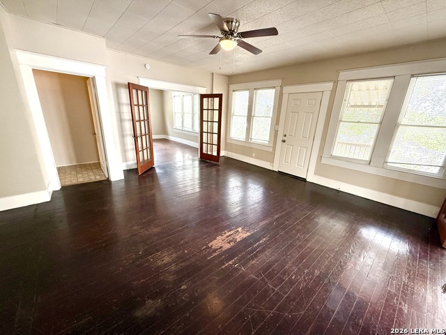 810 W Magnolia Property Photo 4