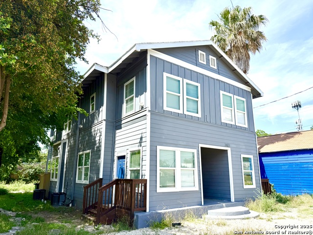2422 W Commerce Property Photo 1