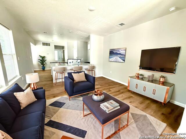 2422 W Commerce Property Photo 3