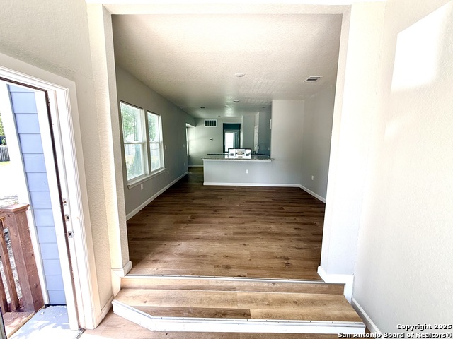 2422 W Commerce Property Photo 4