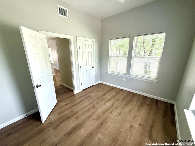 2422 W Commerce Property Photo 18