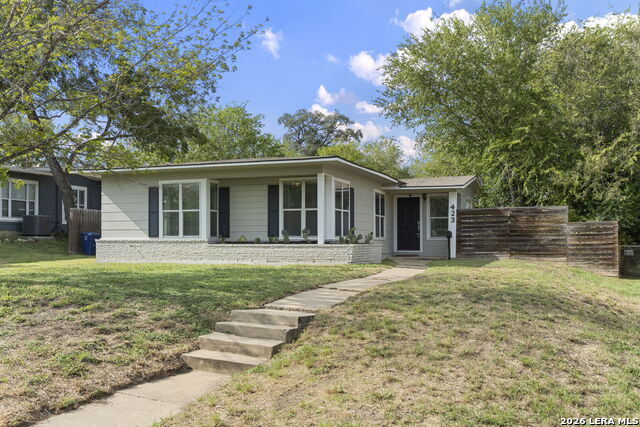 423 Karen Ln Property Photo 1