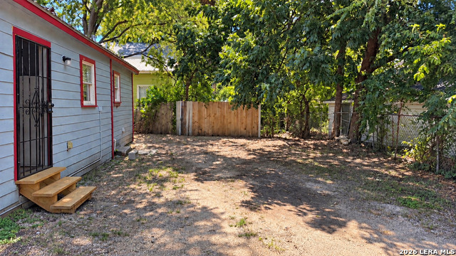 413 N Hackberry Property Photo 2