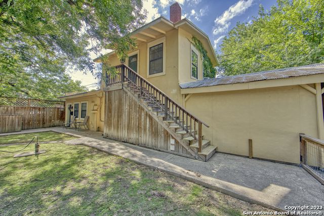 519 W Craig Pl Property Photo 1