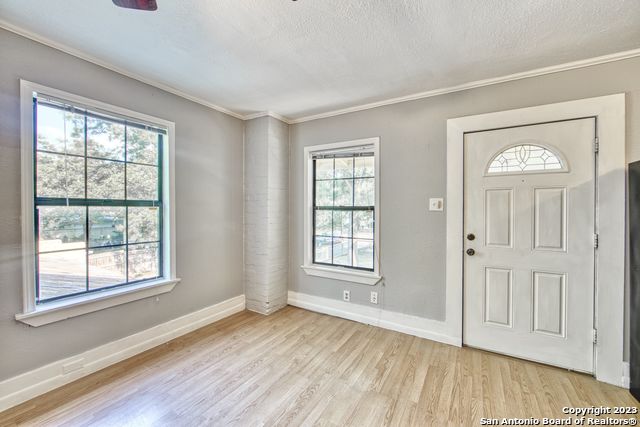 519 W Craig Pl Property Photo 2
