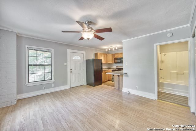 519 W Craig Pl Property Photo 6
