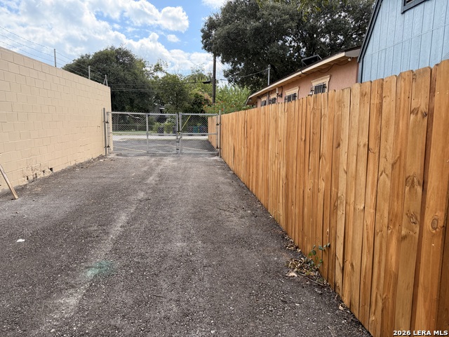 731 Probandt Property Photo 6