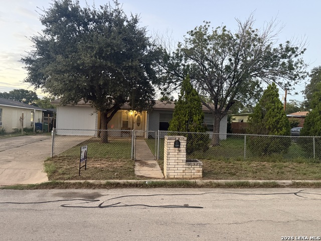 411 E Mally Property Photo 2