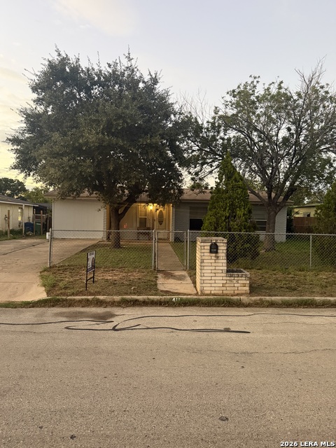 411 E Mally Property Photo 3