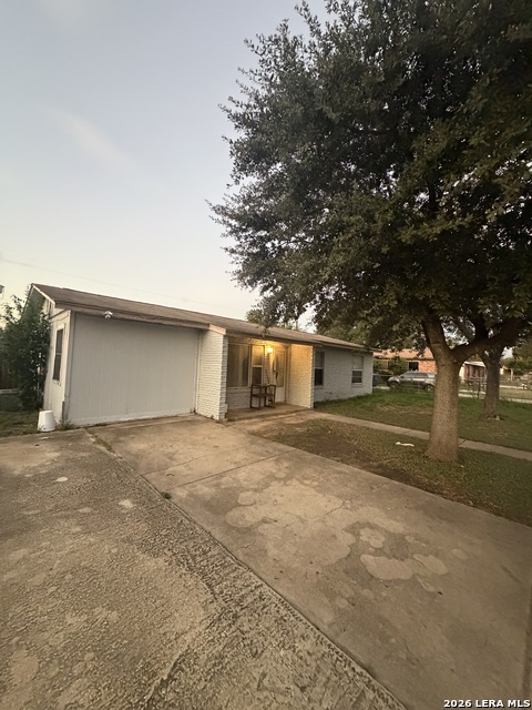 411 E Mally Property Photo 4
