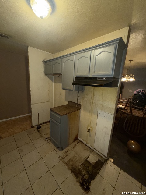 411 E Mally Property Photo 6