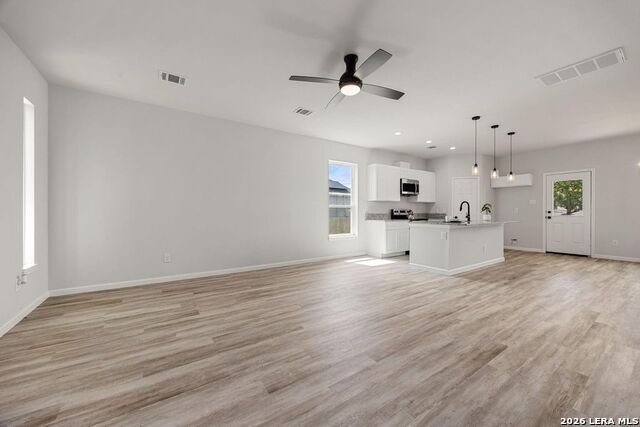 8 Donna Ct Property Photo 4
