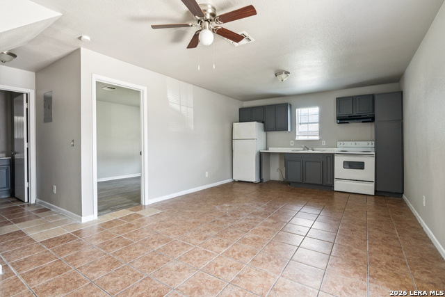 7587 Windsor Oaks Property Photo 4