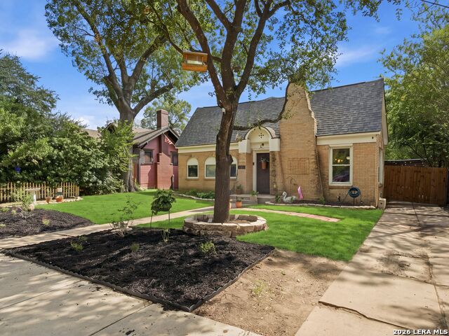 2024 W Summit Avenue Property Photo 1