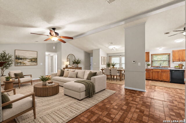 127 Stonegate S Property Photo 5