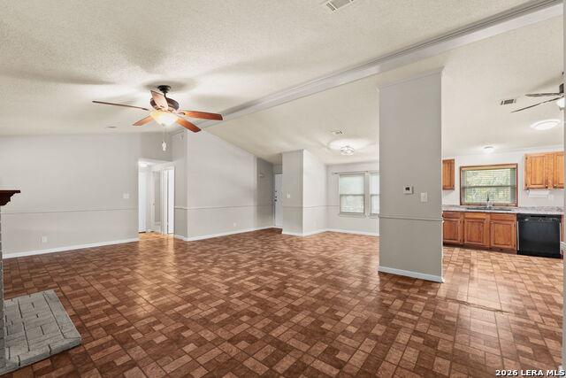 127 Stonegate S Property Photo 6