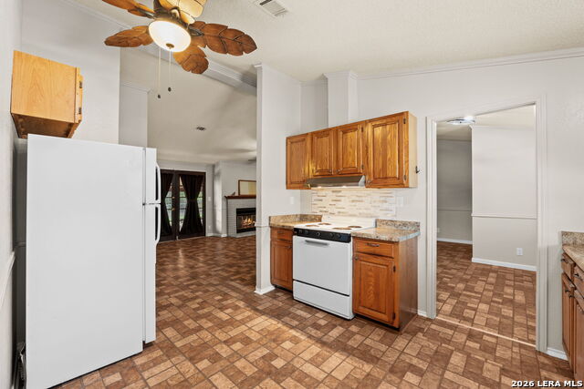 127 Stonegate S Property Photo 8