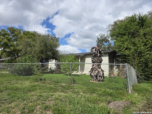 421 Sutton Property Photo 3