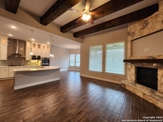 969 Carriage Loop Property Photo 4