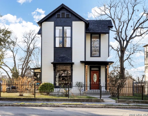 1003 N Hackberry St Property Photo