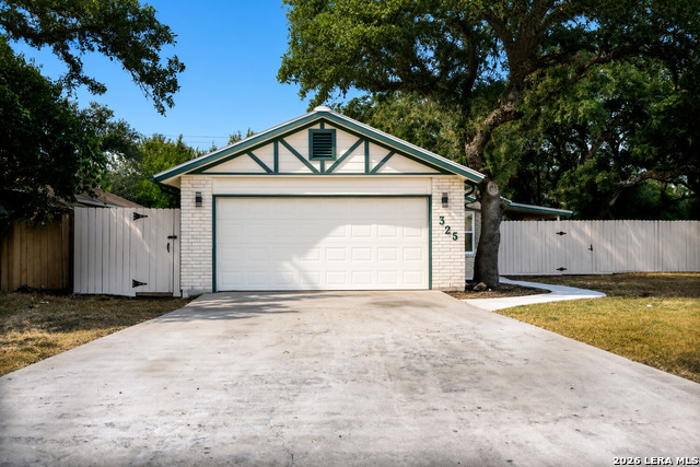 325 Bentwood Dr Property Photo 1