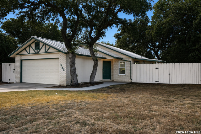 325 Bentwood Dr Property Photo 2