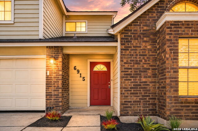6915 Raintree Frst Property Photo 3