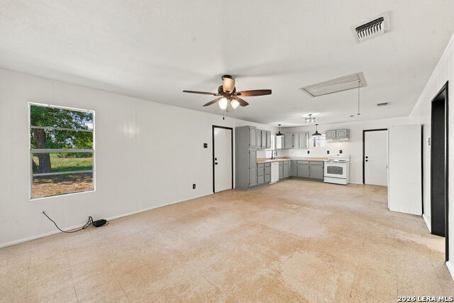 8486 S Loop 1604 E Property Photo 23
