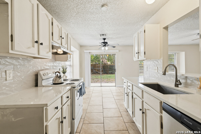 4914 Grey Hawk Dr Property Photo 2