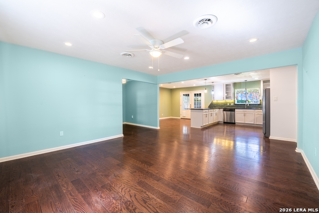 1422 Mockingbird Property Photo 8