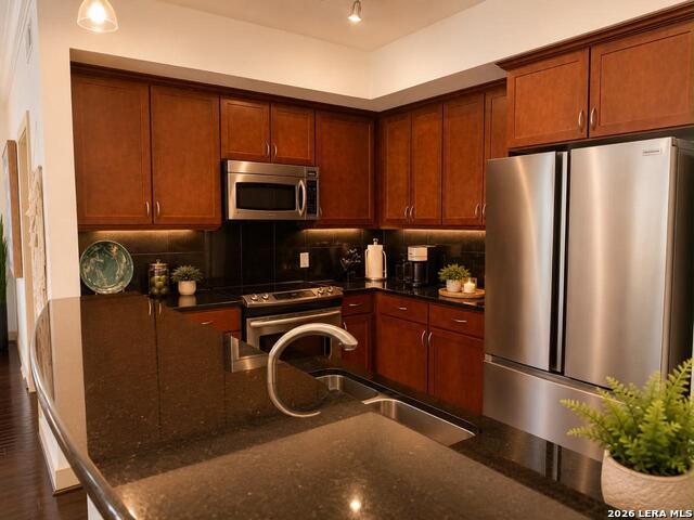 7342 Oak Manor Dr Property Photo 5