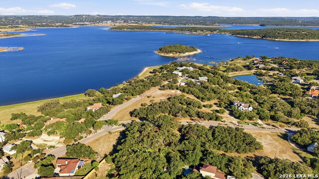 500 Kings Point Dr Property Photo 3