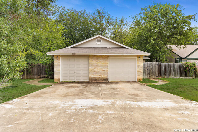 5224 Meadow Rise St Property Photo 3