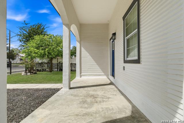 905 Lamar St Property Photo 3