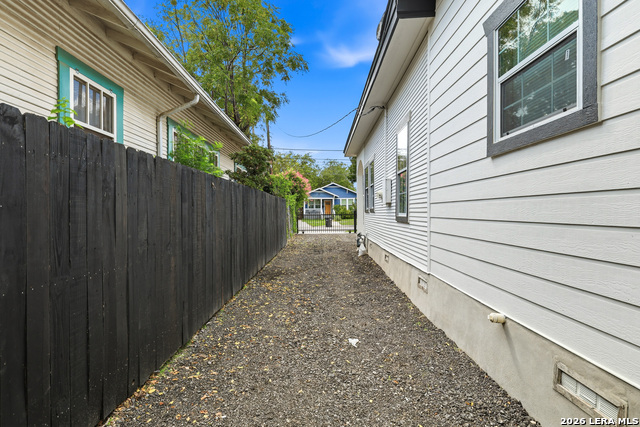 905 Lamar St Property Photo 25