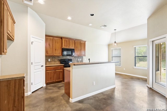 2015 Sungate Dr Property Photo 6