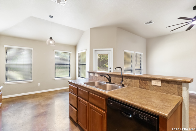 2015 Sungate Dr Property Photo 9