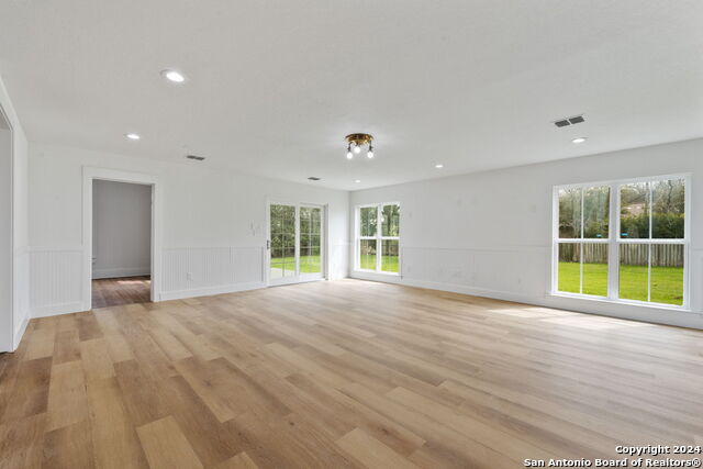 303 James St Property Photo 7