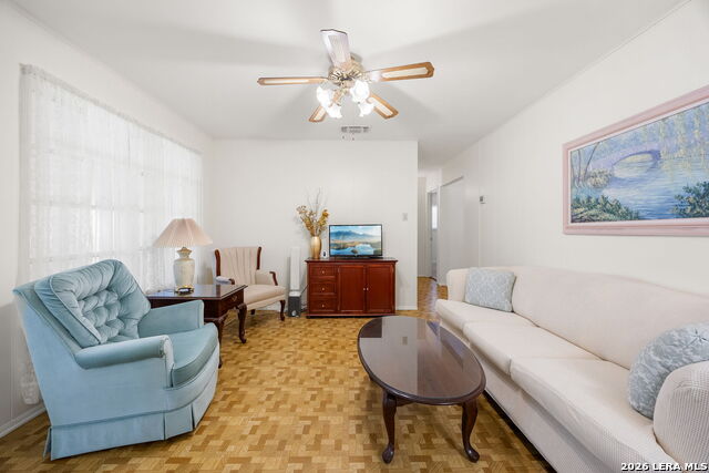 5247 Round Table Property Photo 5