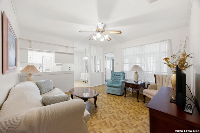 5247 Round Table Property Photo 6