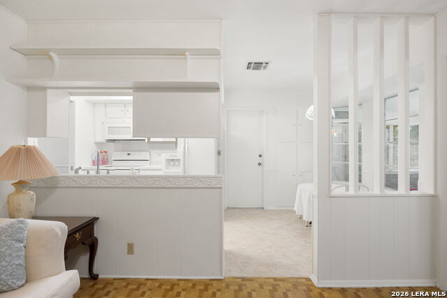 5247 Round Table Property Photo 7