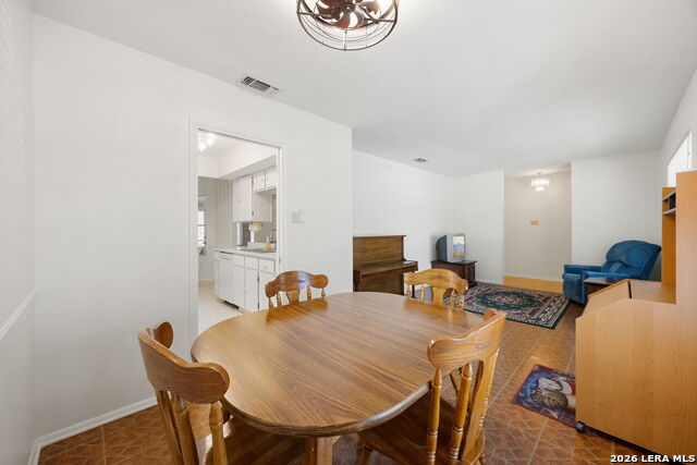 5247 Round Table Property Photo 13
