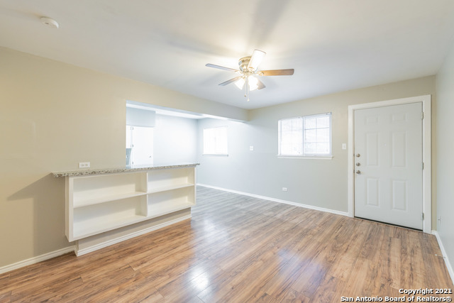 615 Vance Jackson Rd Property Photo 2