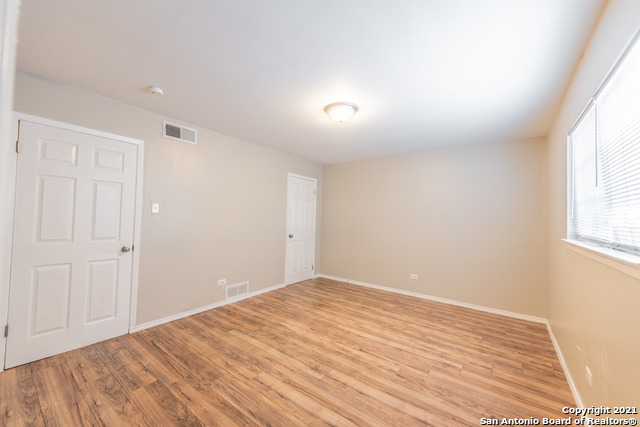 615 Vance Jackson Rd Property Photo 10
